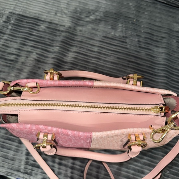 Michael Kors Pink hand bag - Picture 5 of 5